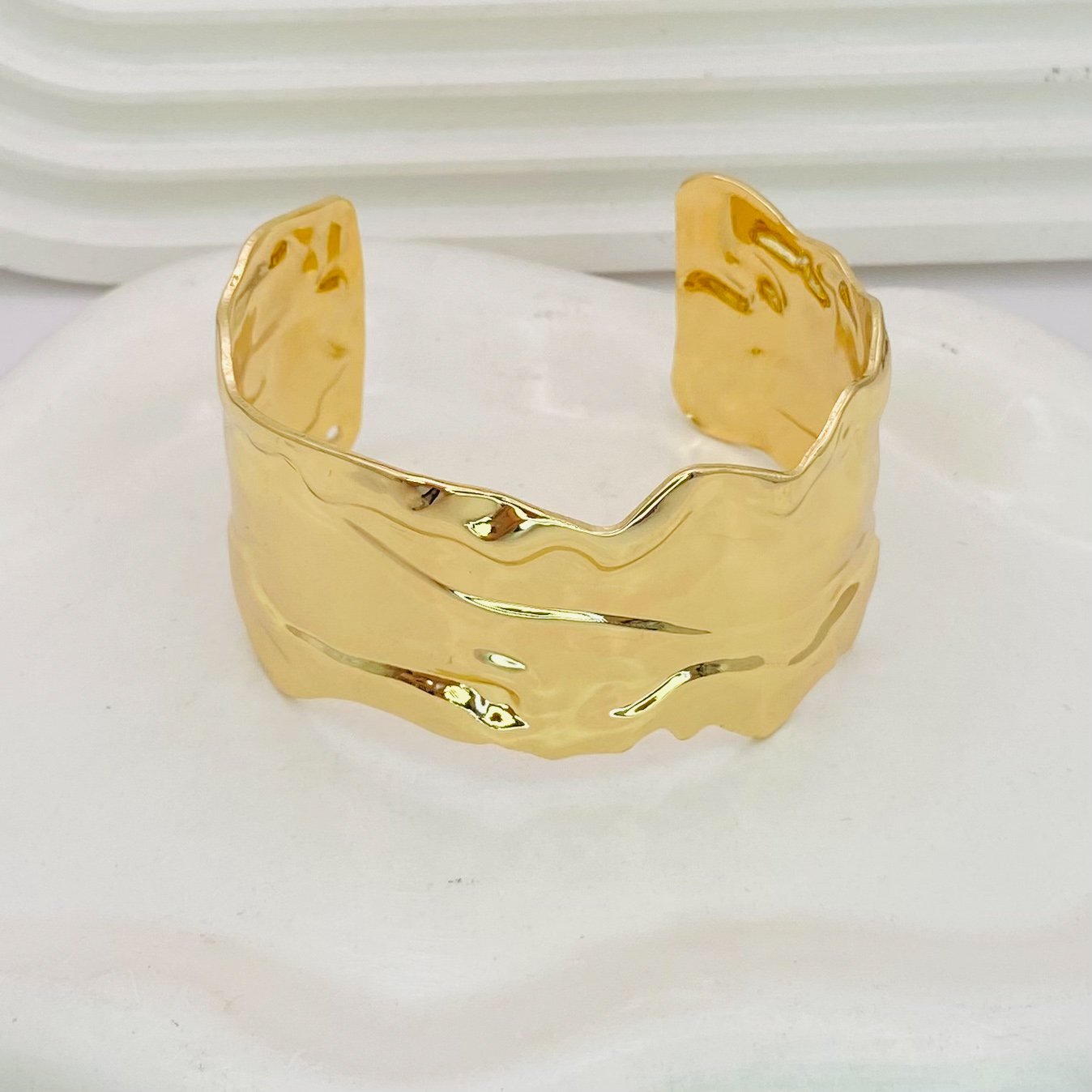 Bracelete orgânico dourado ref 3899