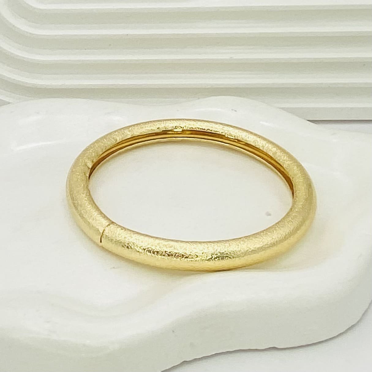 Bracelete texturizado dourado ref 3859