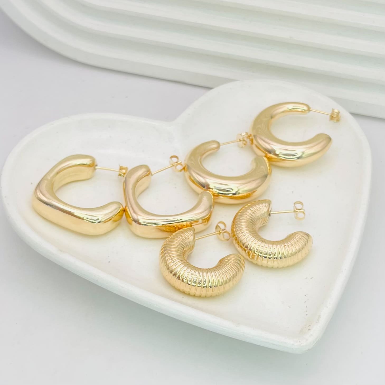 Brinco argola tubo linhas dourado ref 3939