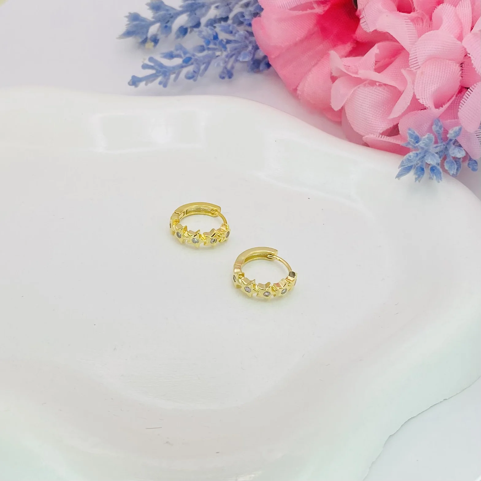 Brinco argolinha estrelas dourado ref 3286