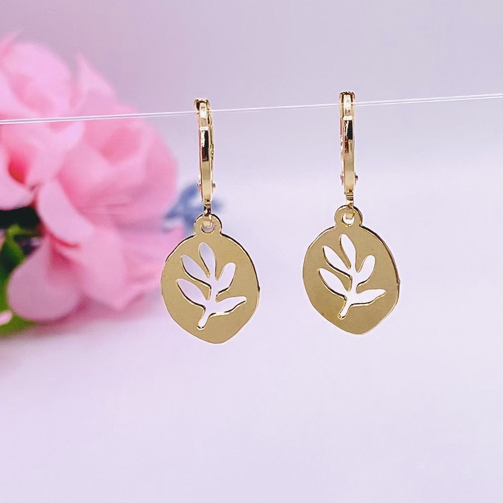 Brinco argolinha raminho dourado ref 2915