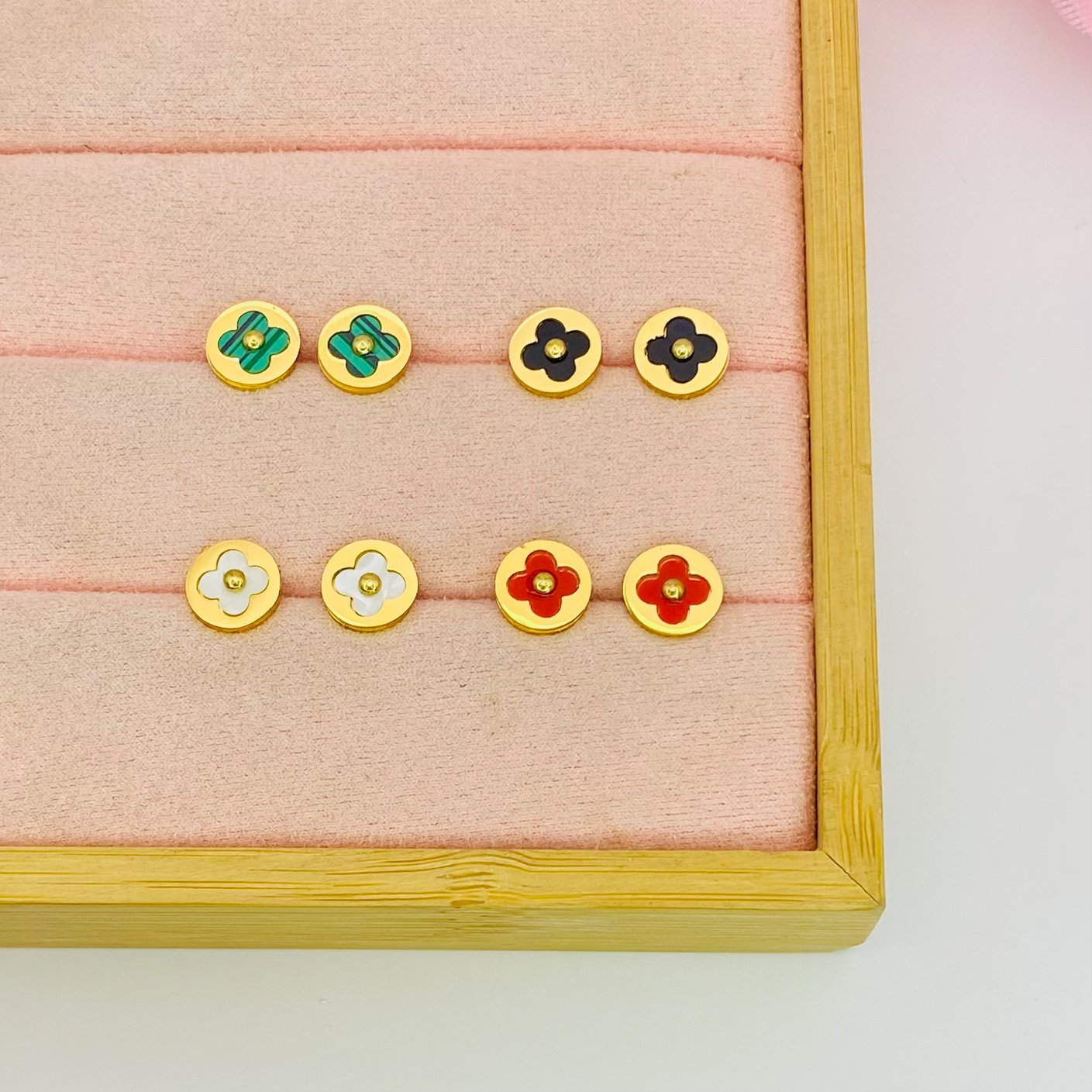 Brinco bolinha virginia black ref 3476