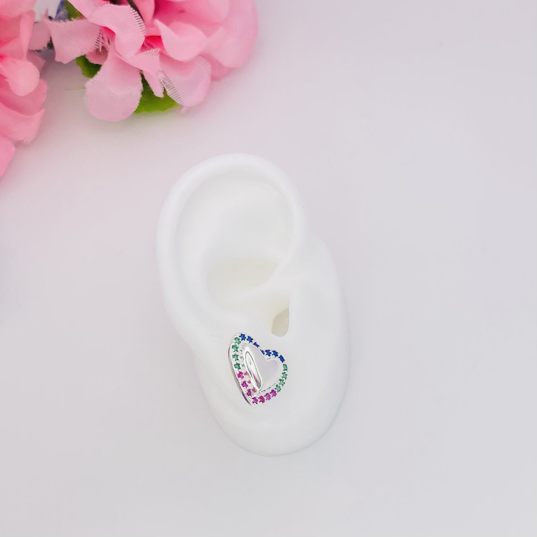 Brinco coração contorno cravejado color ref 3099