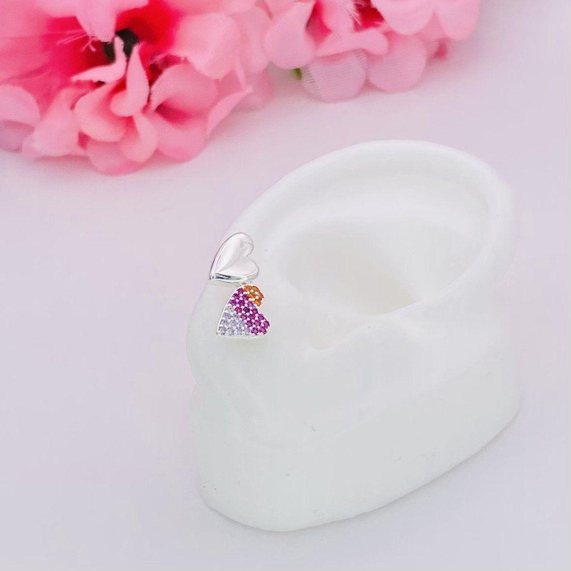 Brinco dois corações cravejado rosa ref 3116