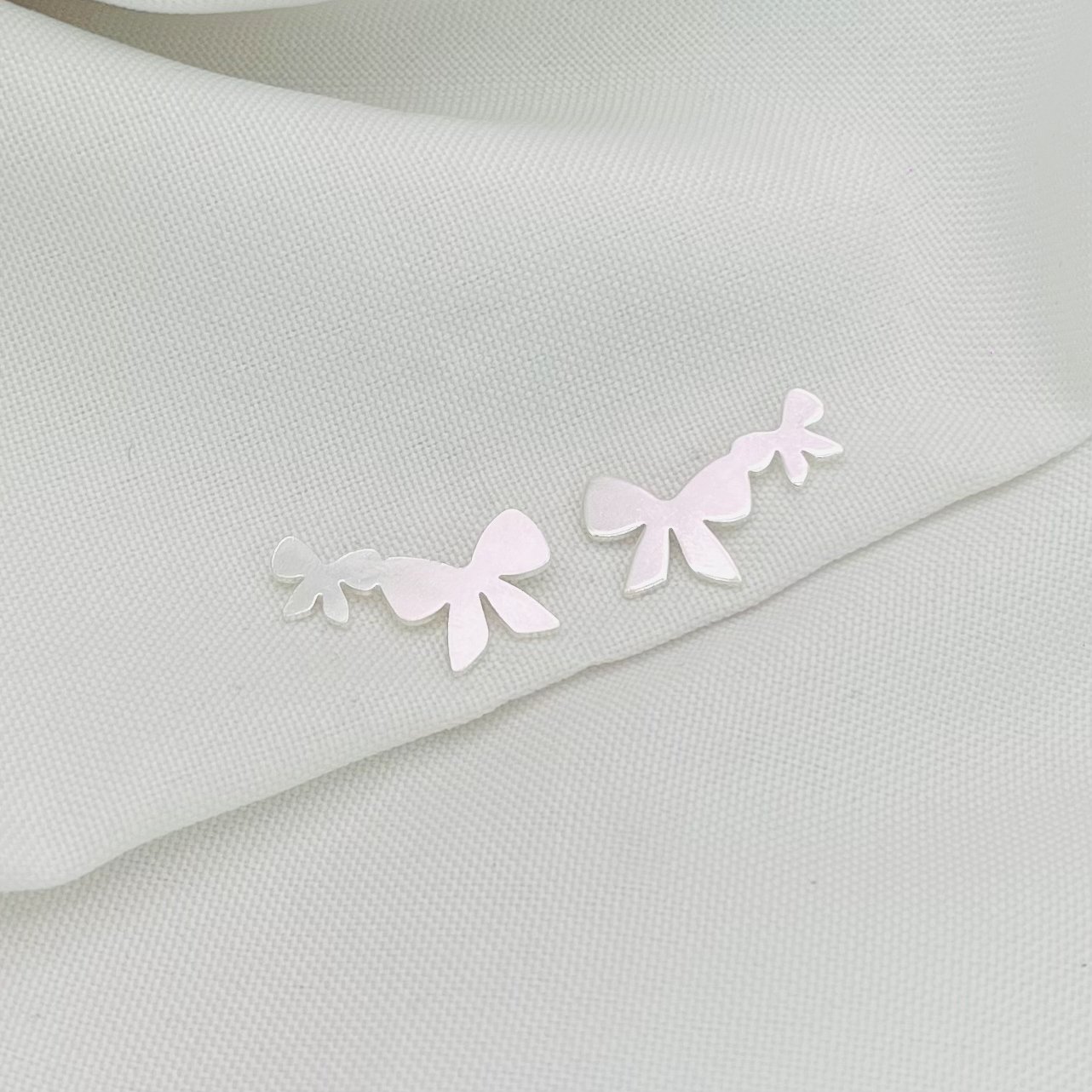 Brinco dois laços ref 2906