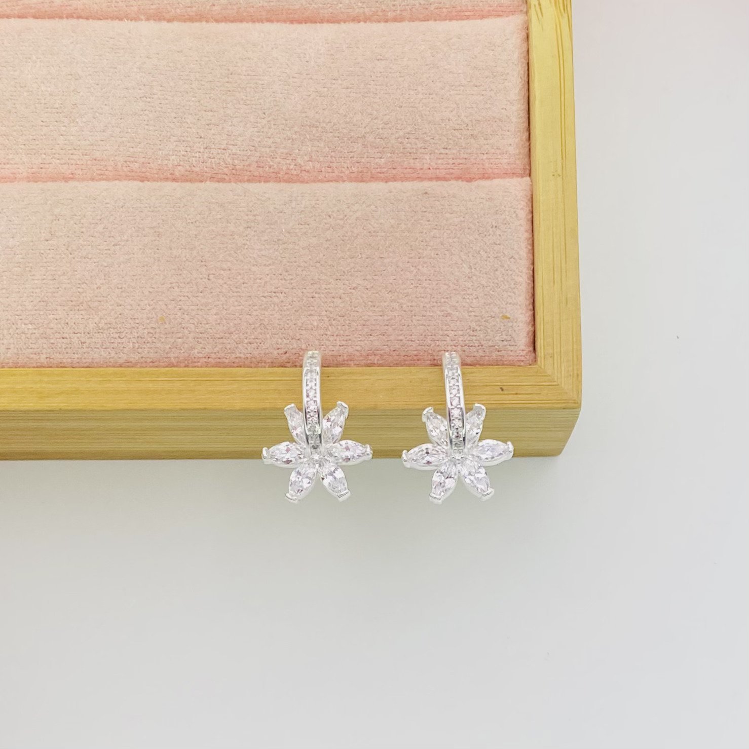 Brinco ear hook flor ref 3126