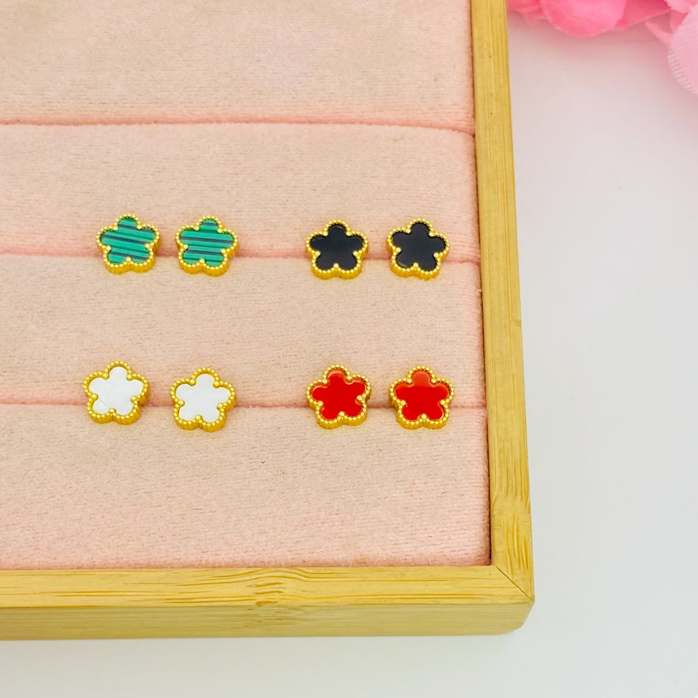 Brinco flor black ref 3480