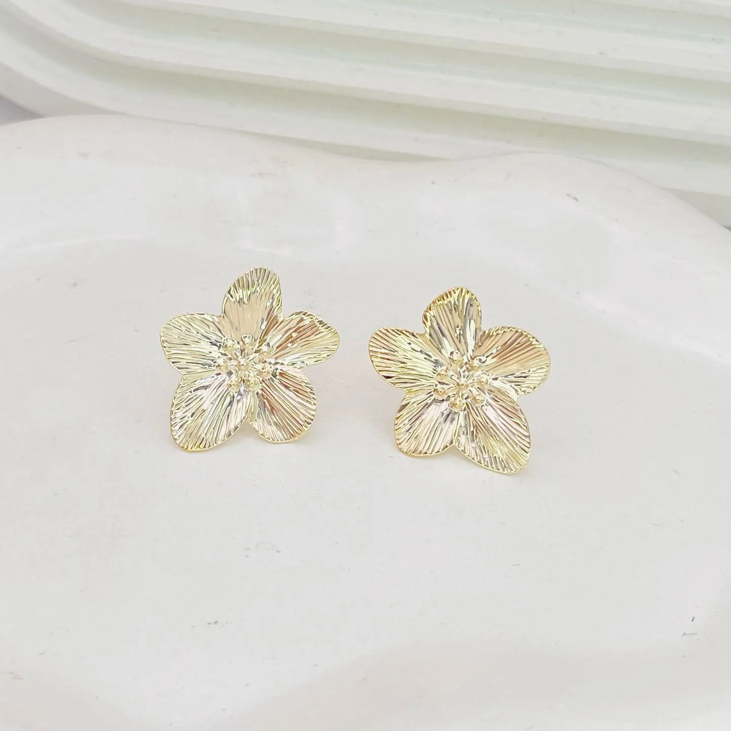 Brinco Flor Dourado ref 3932