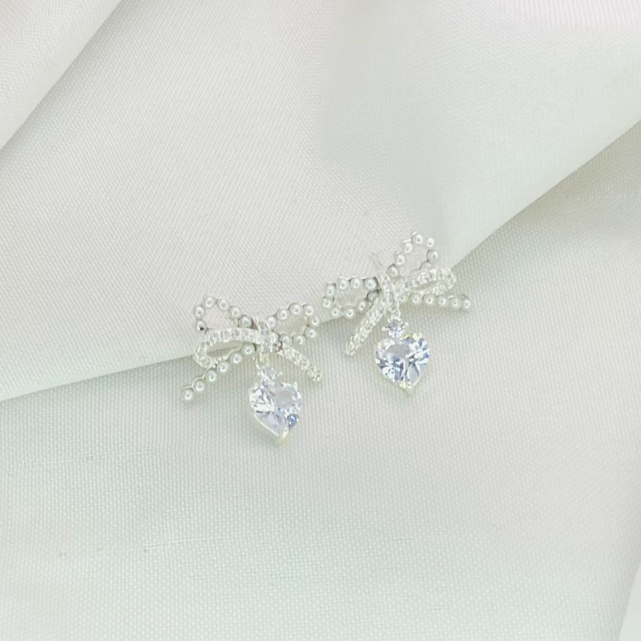 Brinco laço coração de luz ref 3928