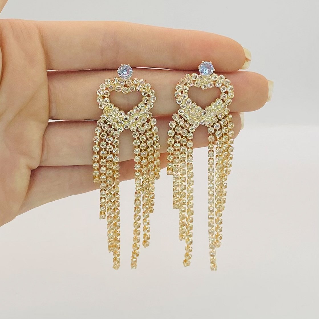 Brinco longo coração dourado ref 3789