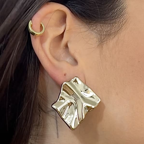 Brinco quadrado M ondulado dourado ref 3856