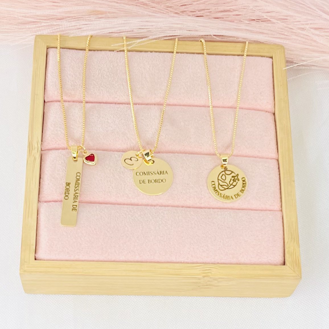 Colar comissária de bordo dourado ref 2824