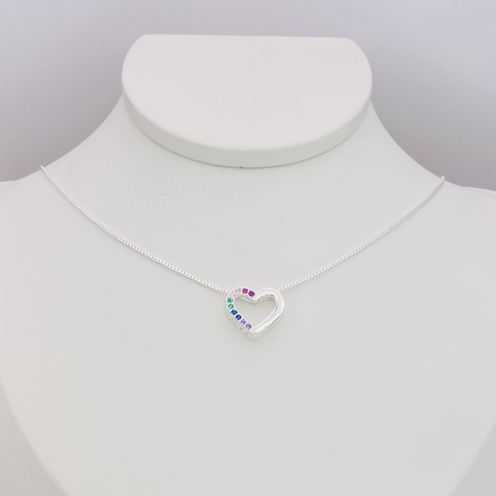 Colar coração meio cravejado colorido ref 3039
