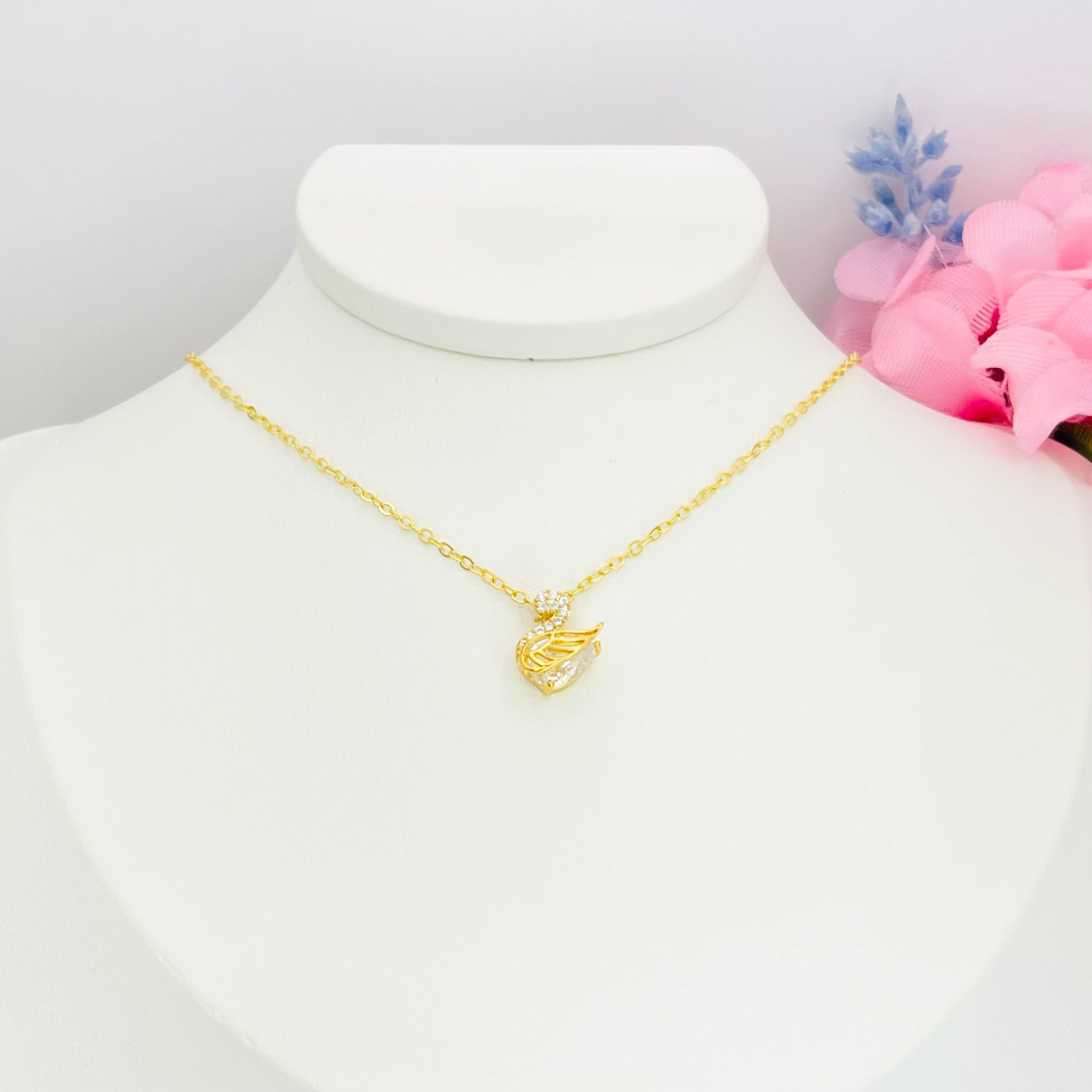 Colar infantil cisnei dourado Ref 3390