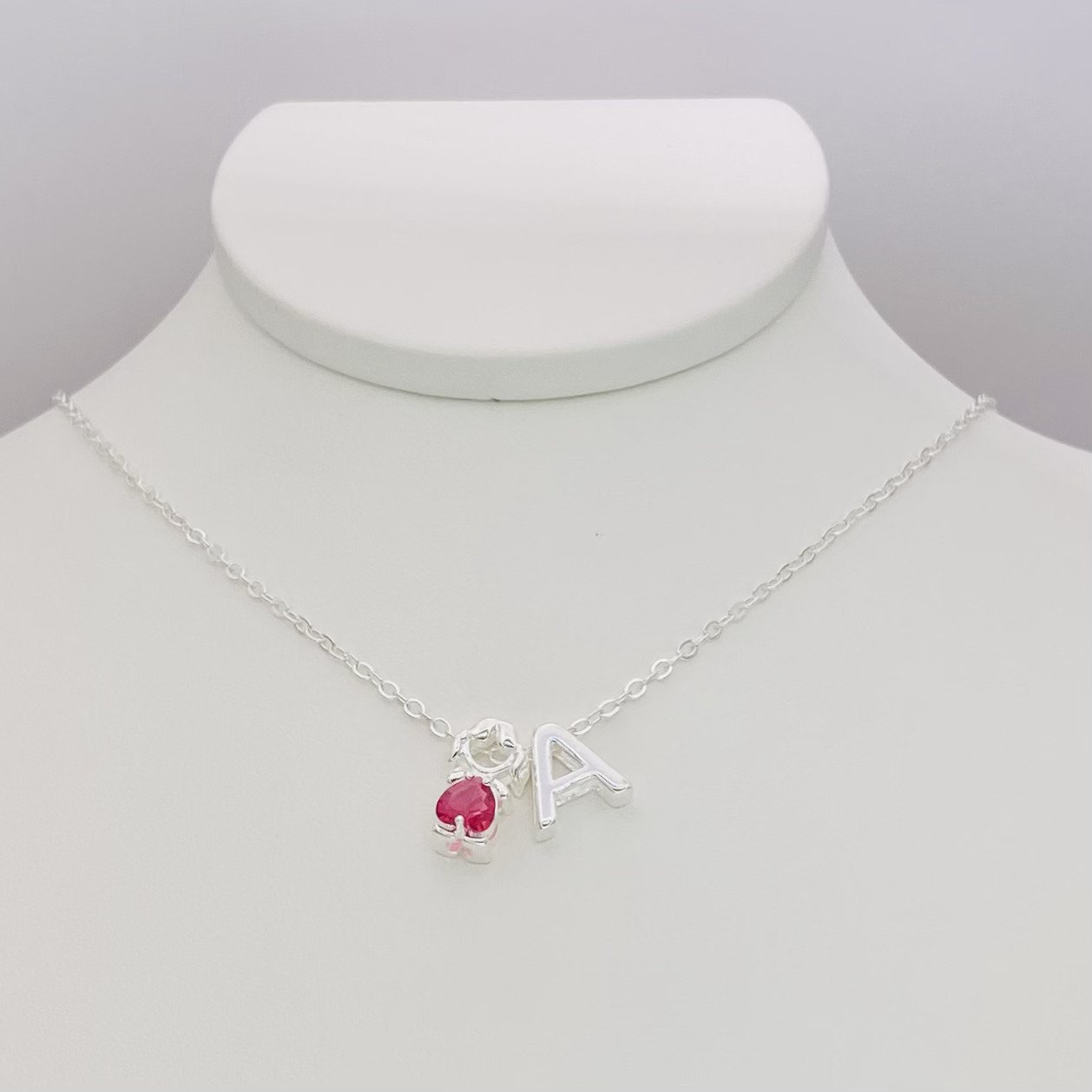 Colar menina rosa + inicial ref 2995