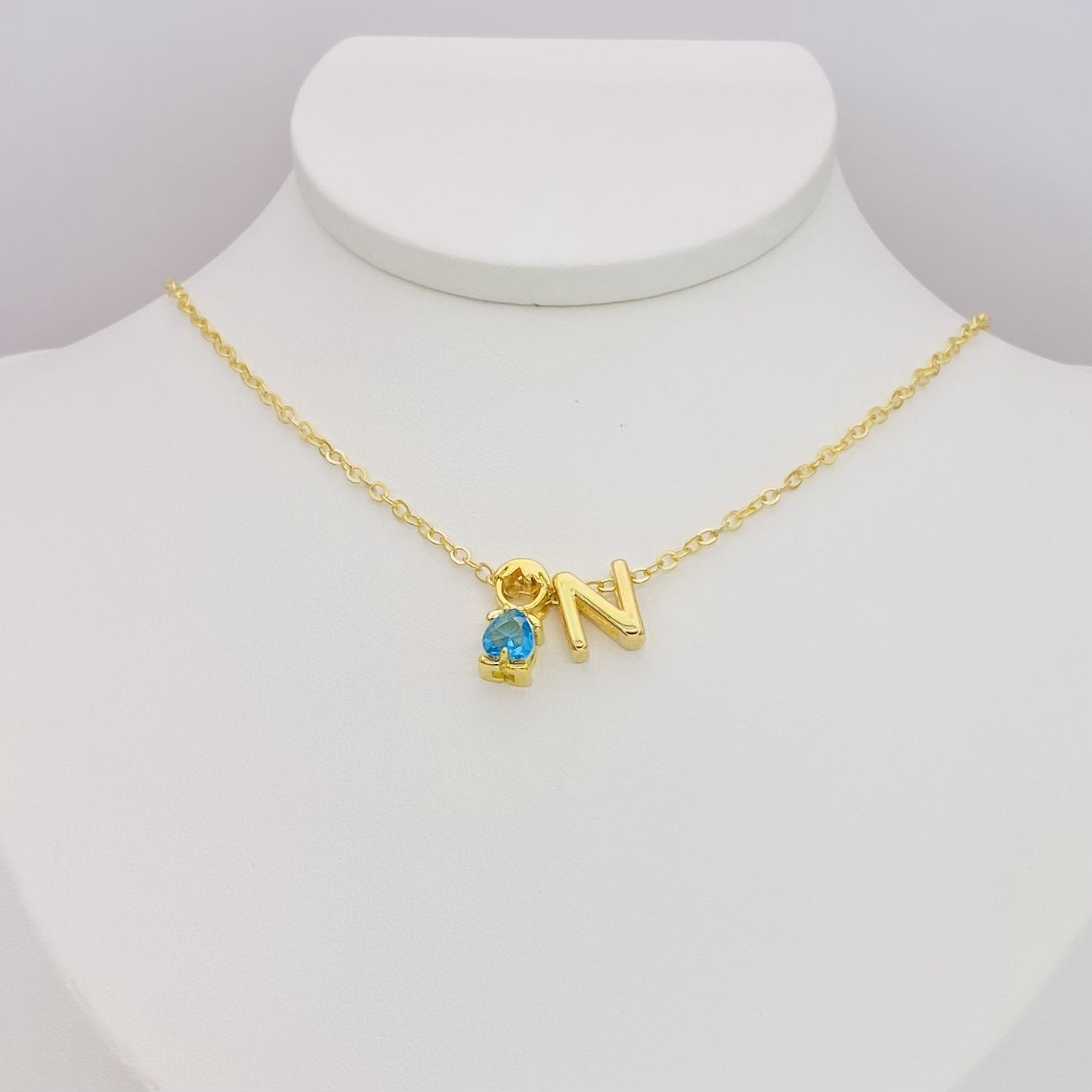 Colar menino azul + inicial dourado ref 2998