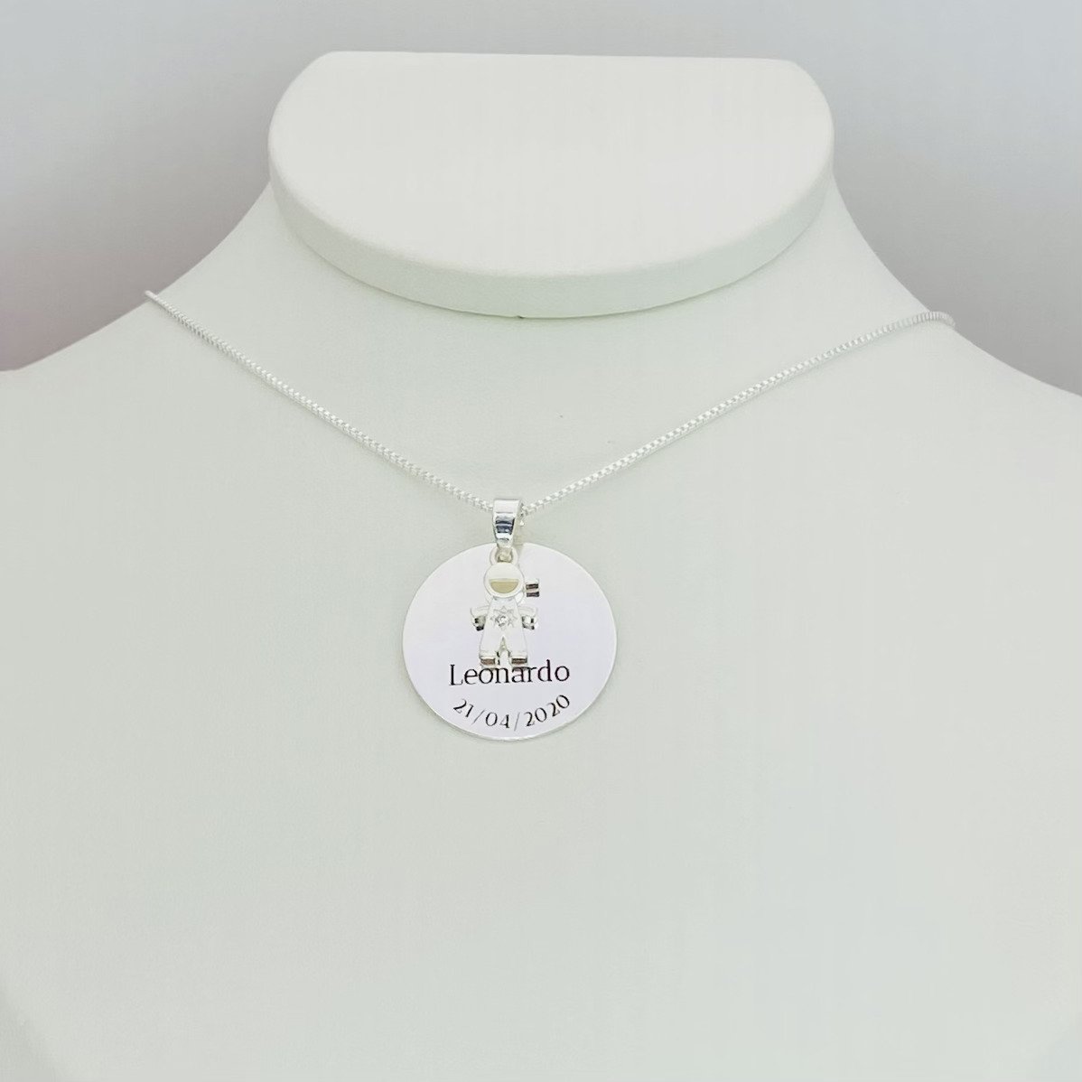 Colar personalizado medalha M + menino ref 3012