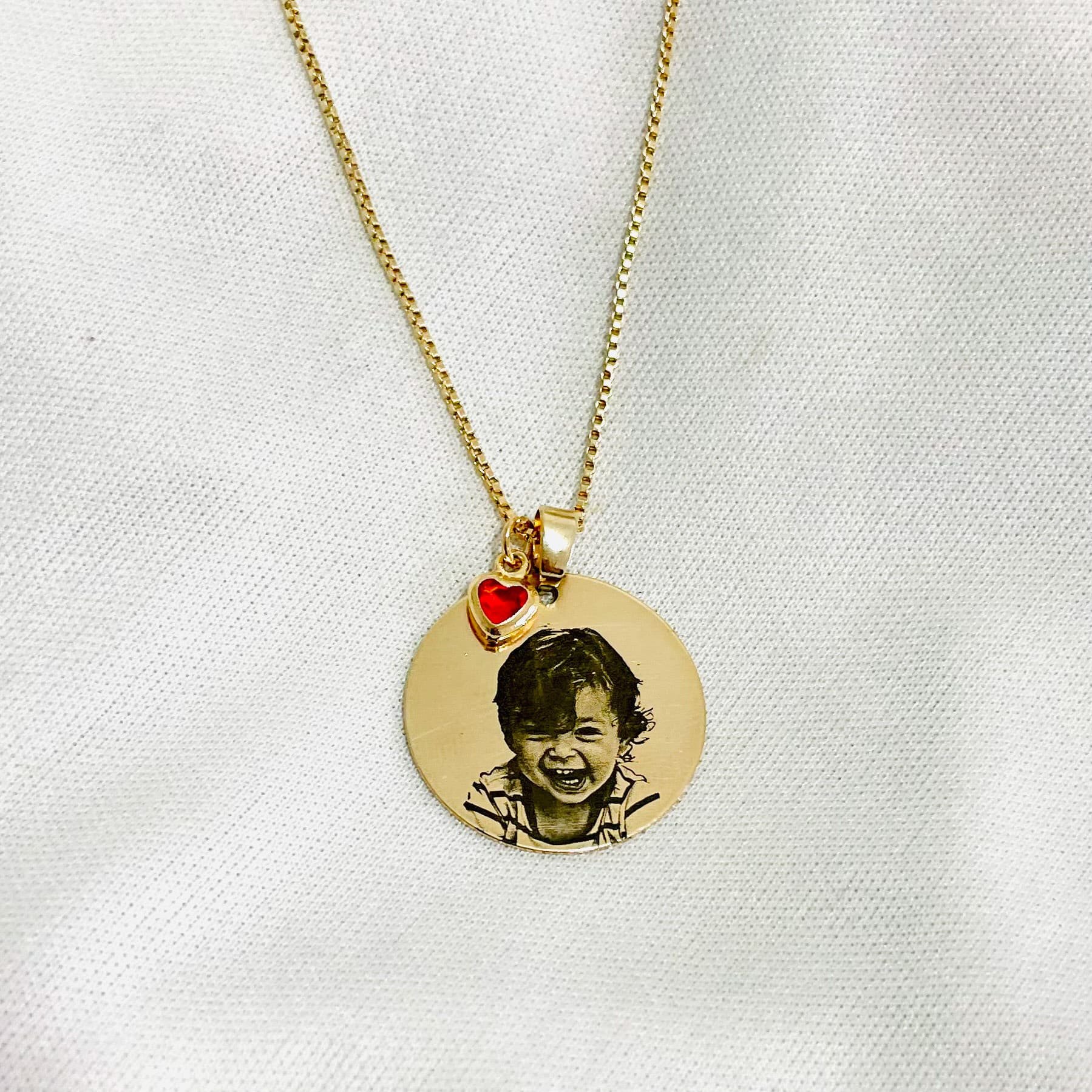 Colar personalizado medalha M dourado ref 2236