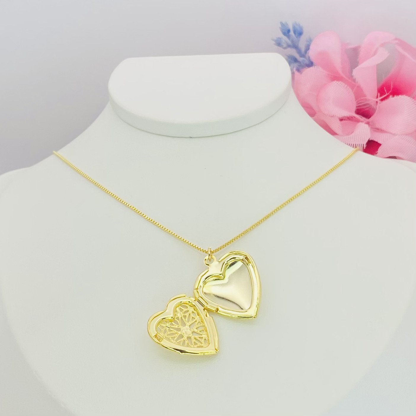 Colar relicário coração rendinha dourado ref 1236