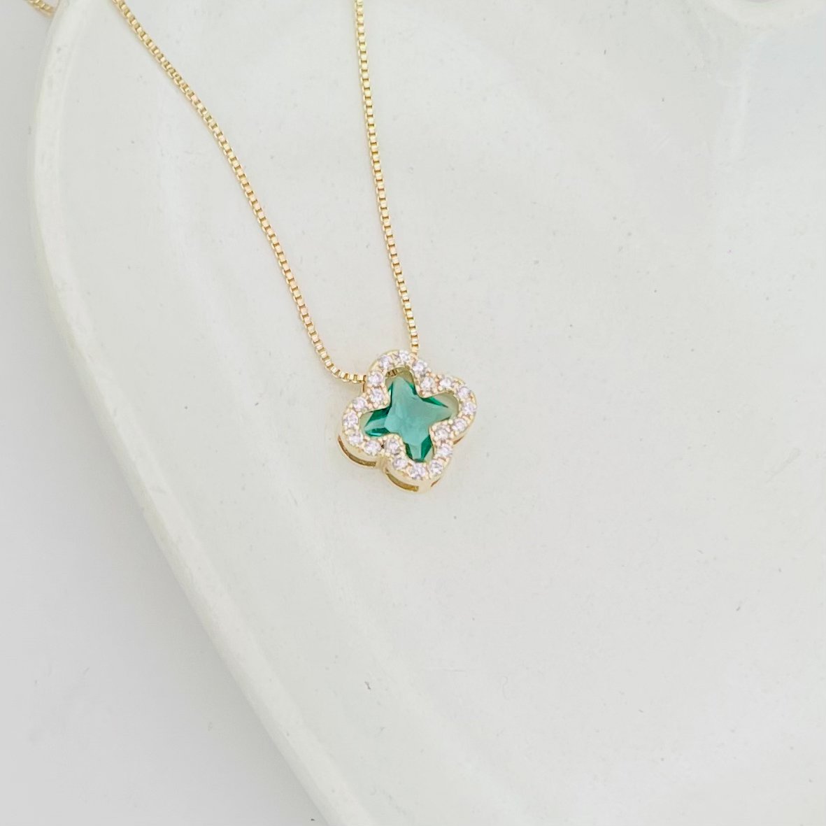 Colar virginia verde cravejado dourado ref 3967