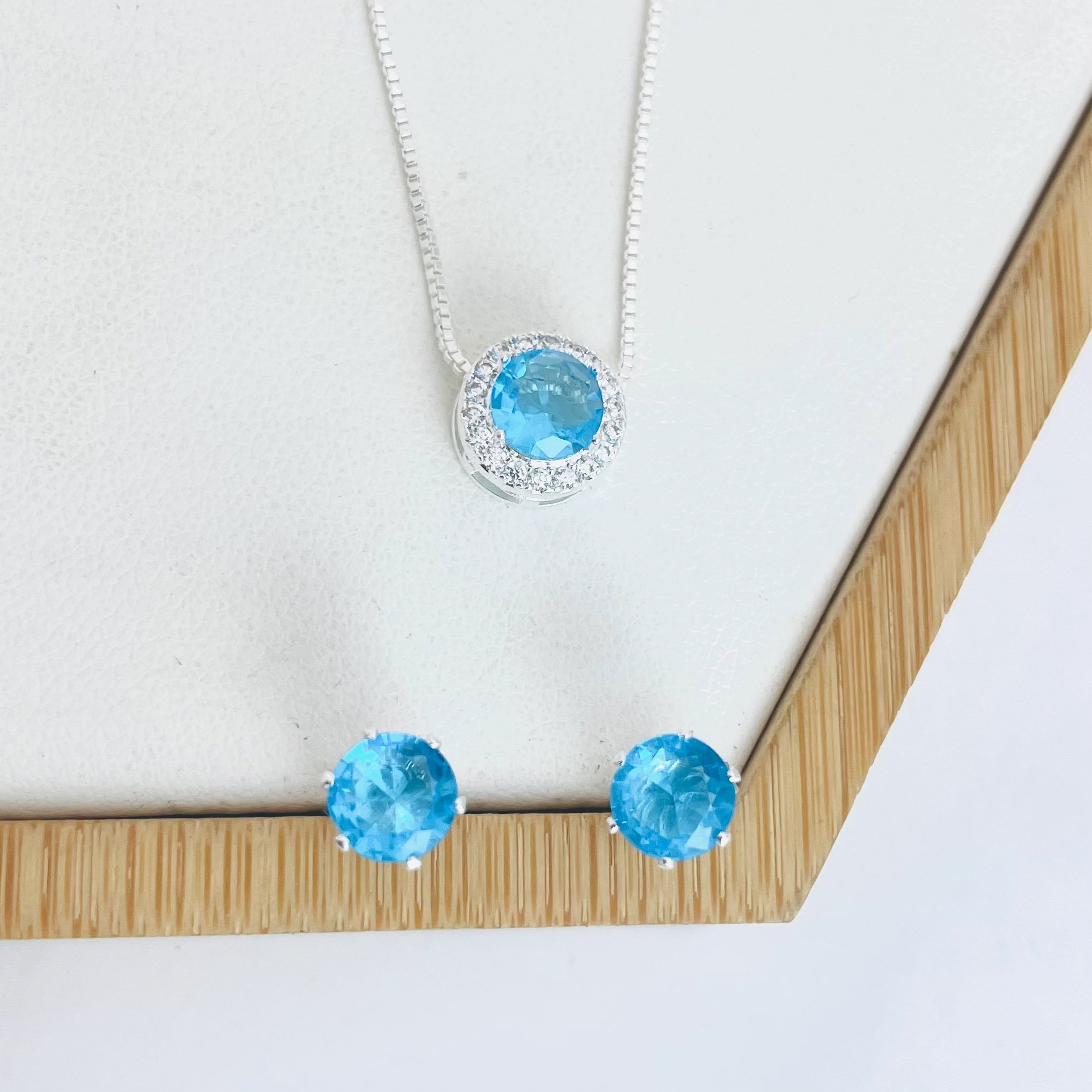 Conjunto bolinha cravejado azul claro REF 4130
