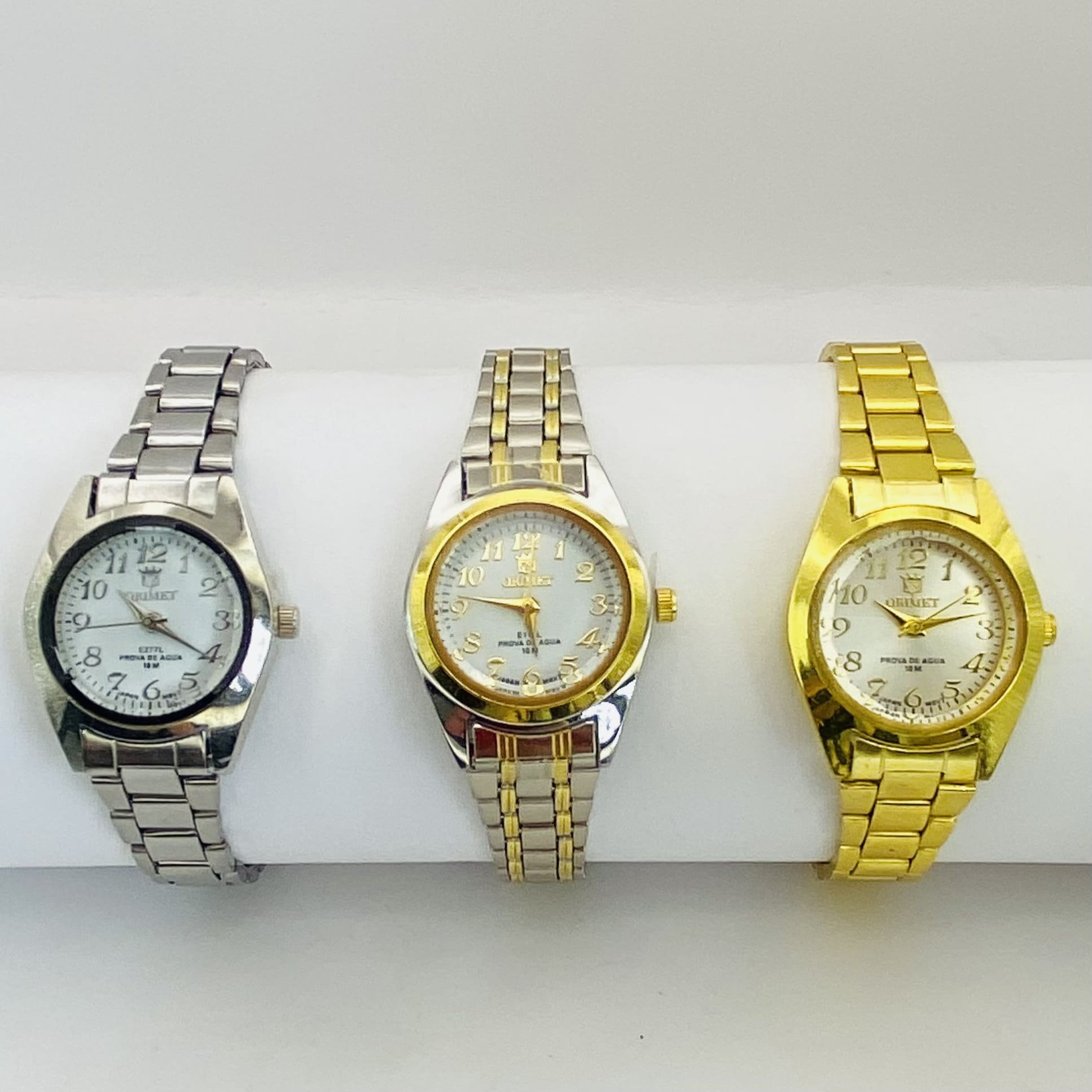 Relógio vintage prata e dourado fundo branco ref 3872